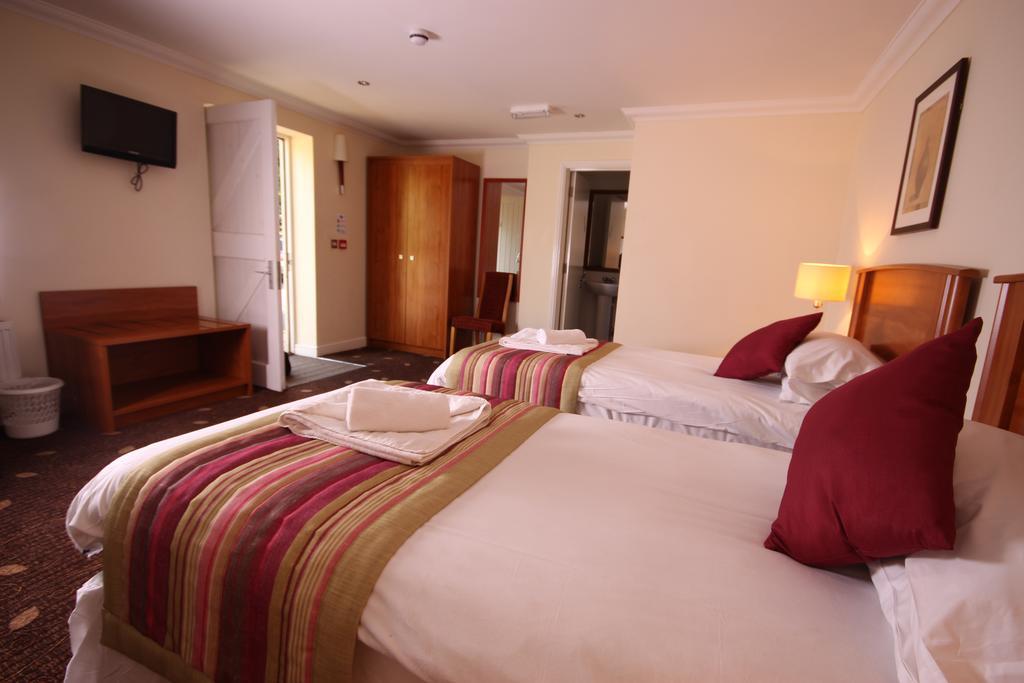 Plas Derwen Hotel Абъргавени Екстериор снимка